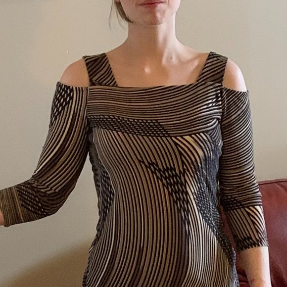 Off-shoulder brown pattern top - Picture 5 of 6